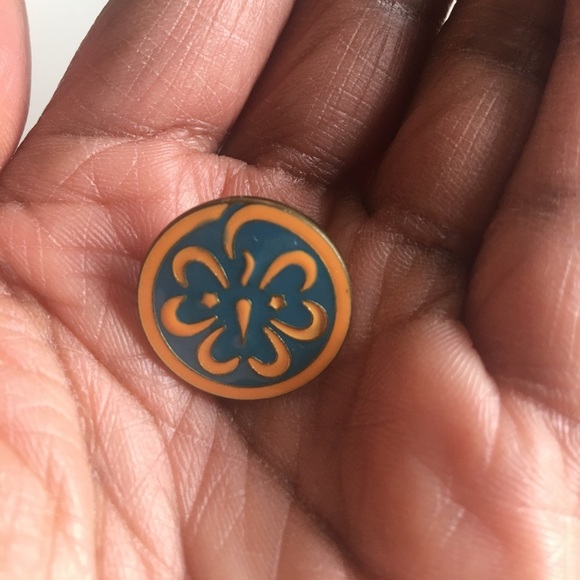 Butterfly shaped pin - Picture 2 of 3